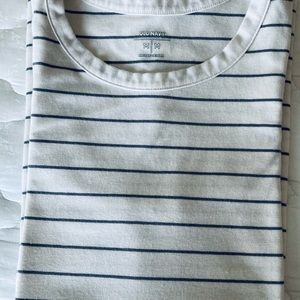 Womens Old Navy top size M.